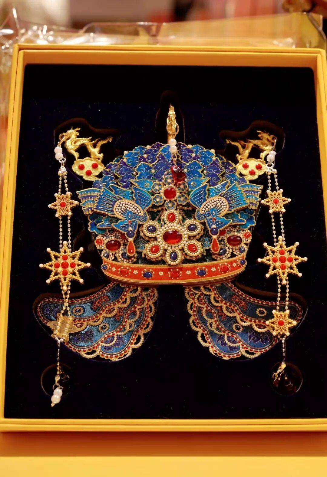 故宫百年大展成顶流｜国庆消费青观察AG真人直营“博物馆游”火出圈！(图2)